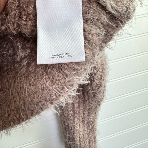 Express Women’s Mock Neck Knit Sweater Cropped Fuzzy Sz M Pullover - Picture 7 of 15